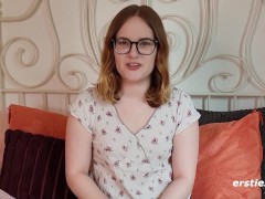 Ersties - Luna A gibt eine Einführung in die anale Masturbation