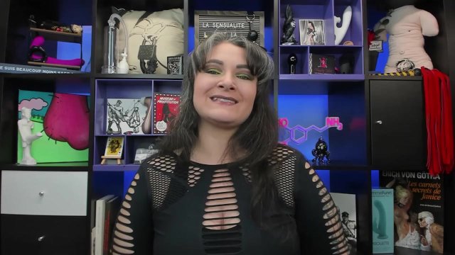 Watch Bondage Video:Est-ce que tu peux aller seul.e dans un donjon kinky?