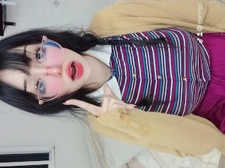 Вы приводите ботанистую девушку в свою комнату и заставляете ее кончить ROLAPLAY