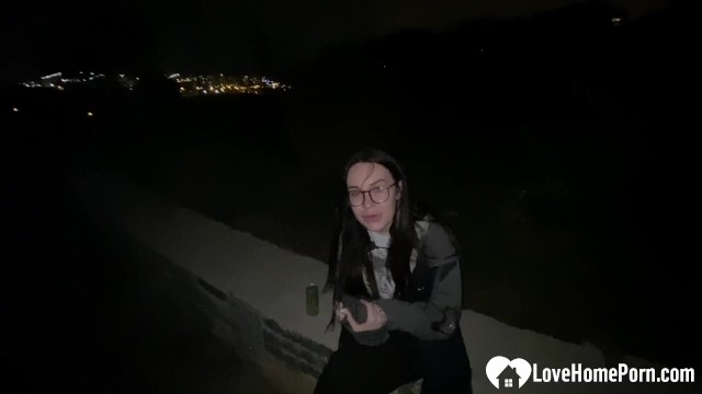 Nerdy babe gets plowed in the park