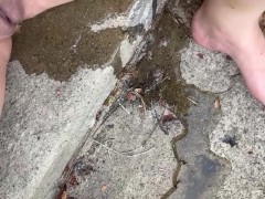 Flood the stairs with piss - Screenshot 11 of 16 - Pissing