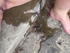 Flood the stairs with piss - Screenshot 15 of 16 - Peeing