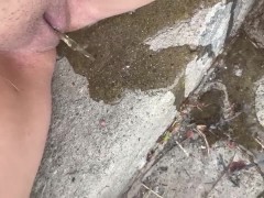 Flood the stairs with piss - Screenshot 8 of 16 - Pissing Girls