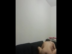 Le doy unas sentadillas hasta que se corra