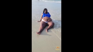 Пляжный день MochaSwallows