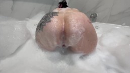 Thick goth slut sucks and fucks in bathtub