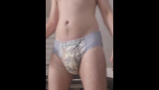 Inonder une couche puis jouir