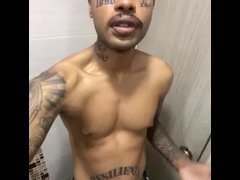 Singing vallenato and showing my body