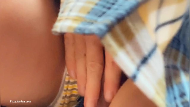 这就像疯狂，但我的手在地铁里抚摸裙子下陌生人的鸡鸡