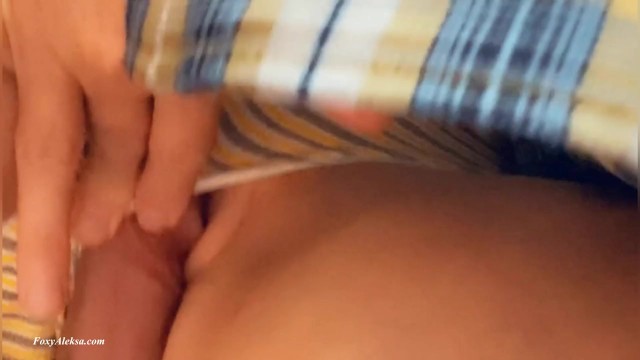 这就像疯狂，但我的手在地铁里抚摸裙子下陌生人的鸡鸡
