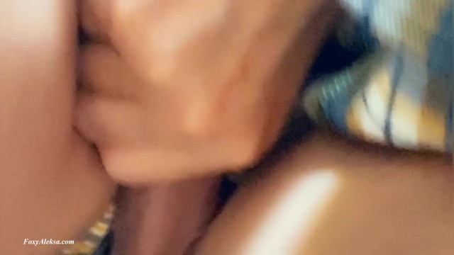 这就像疯狂，但我的手在地铁里抚摸裙子下陌生人的鸡鸡