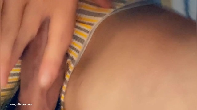 这就像疯狂，但我的手在地铁里抚摸裙子下陌生人的鸡鸡