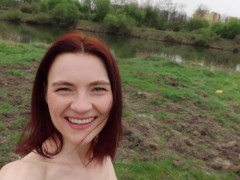 Polska prostytutka Joanna Plum bawi sie ze soba w plenerze