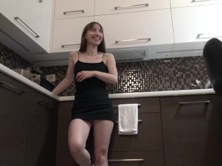Hot Tight Pussy Сексуальная студентка-любитель не любит носить трусики и бюстгальтер