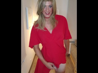 Blonde Crossdresserin Tanzt Und Spielt Mit Sich Selbst