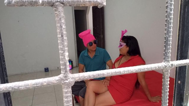 UNFAITHFUL WIFE!! SHE RECEIVES THE NEIGHBOR AT HOME AND THEY HAVE A GREAT SEXUAL ADVENTURE