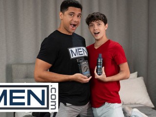 MEN - Sam Ledger 对 Andre Stone 的鸡巴有多大感到惊讶，并提出要把他吸掉