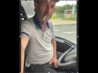 I show my cock in the gay parking lot