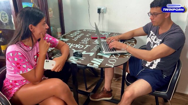 Stepsister discovers that her stepbrother Jac Henao works as webcam model and convinces him for sex