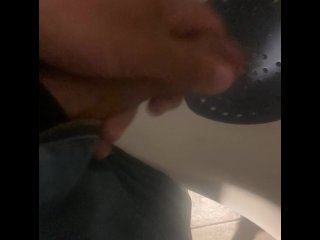 Me vengo en baño público