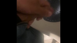 Me vengo en baño público