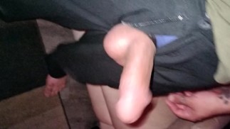 Друг все еще не вернулся, поэтому снова выпорол его в своей комнате