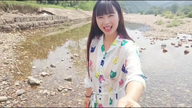 【ビショビショ】河原ノーブラ散歩中に水を掛けられ...💦人妻,熟女,日本人,無修正,素人,個撮,個人撮影,ちくぽち,ヌード,野外露出,屋外,オナニー