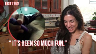 Ersties - Магена играет со своей волосатой киской в лифте