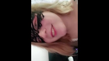 тур по комнате веб-камеры Karina в костюме горничной