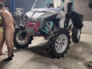 Жена выражает признательность за свой ремонт, делая мне минет, собачий стиль и кремовый пирог