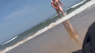 День пляжа Naked