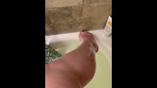 Вымываю ноги в душе 🚿