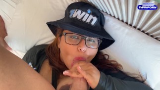 УБОРЩИЦА ТРАХАЕТСЯ НА РАБОТЕ!