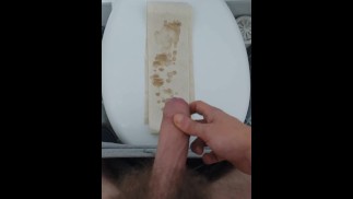 Необрезанный британский подросток Cums на toliet