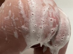 soapy booty tease - Screenshot 9 of 16 - Fat Pussy Lips