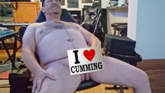 Viens me regarder caresser ma bite dure et jouir !