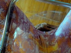 レギンス姿の日本人女性の黄色いおしっこ。 - Screenshot 11 of 16 - おしっこ