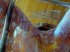 レギンス姿の日本人女性の黄色いおしっこ。 - Screenshot 16 of 16 - おしっこ おもらし