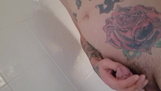 Писаю на себя в душе