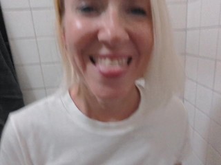 妻子在我pee on Her的时候撒尿