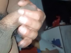Chico sexy se masturba la polla tremendo y rico
