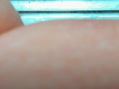 おしっことおならが我慢できなくて窓の外へ向かって放屁と放尿。 - Screenshot 16 of 16 - おしっこ