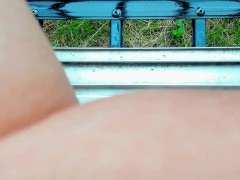 おしっことおならが我慢できなくて窓の外へ向かって放屁と放尿。 - Screenshot 2 of 16 - パイパン