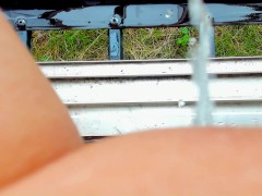 おしっことおならが我慢できなくて窓の外へ向かって放屁と放尿。 - Screenshot 5 of 16 - 日本人