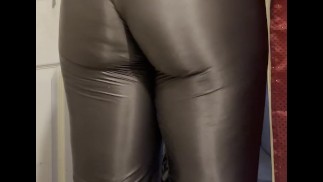 Заставляю мои щеки Booty хлопать в моих штанах 🍑💕 для йоги Silver