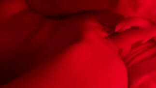 Играю со своей любимой игрушкой и сладко кончаю. яркий оргазм