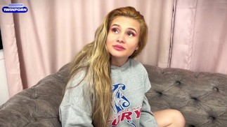 Моя сводная сестра чувствовала себя немного плохо, поэтому я решил отрегулировать ее температуру своим большим членом.