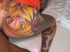 Chica tatuada le encantan las pollas grandes como la de Jesús Reyes