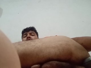 Gay se masturba con dildo casero  y termina corriendose