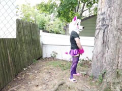 Marks Her Territory - Screenshot 7 of 16 - Pee